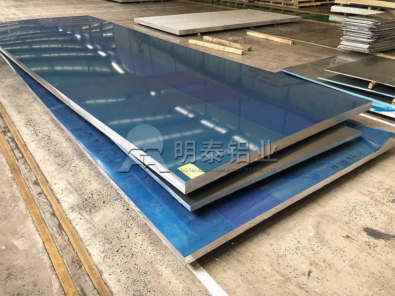 5754鋁板用于聲屏障一噸價格多少？優(yōu)點有哪些？
